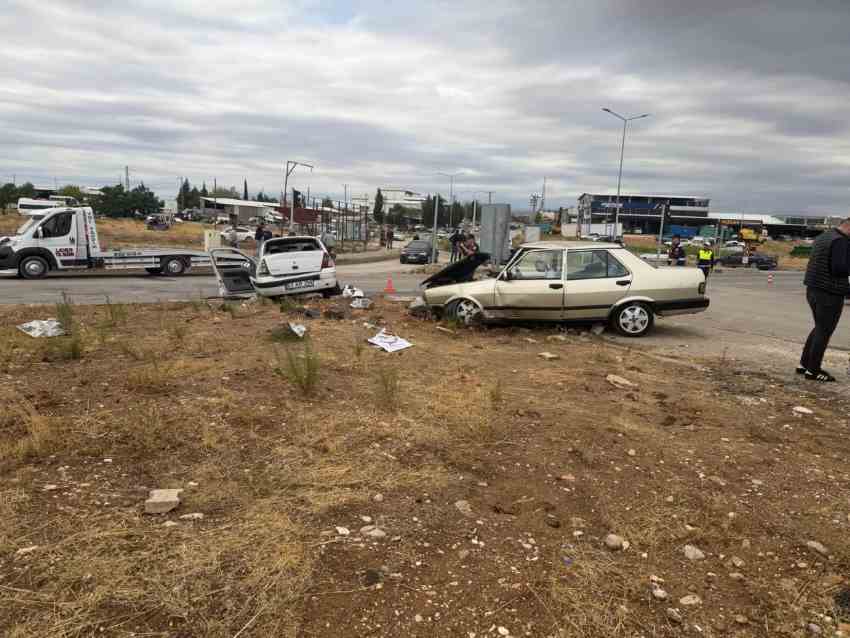 Kahta’da kavşakta kaza: 5 yaralı