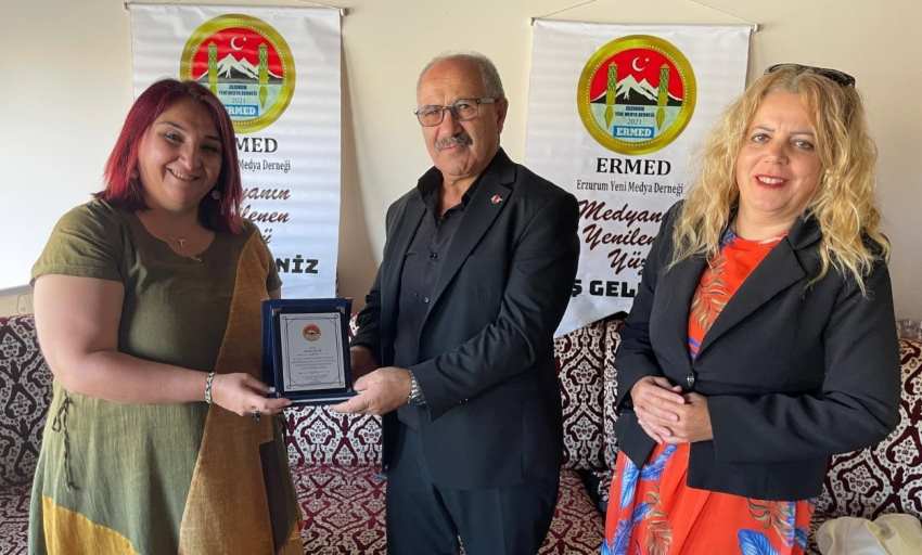 Gazeteci Enver Güler’e 40. yıl plaketi