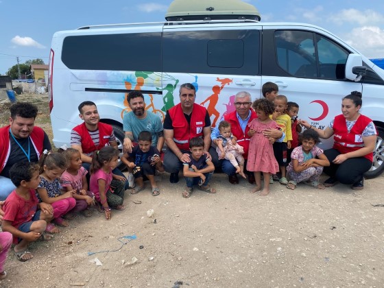 Ebeveynler Tarlada, Çocuklar Kızılay’a Emanet