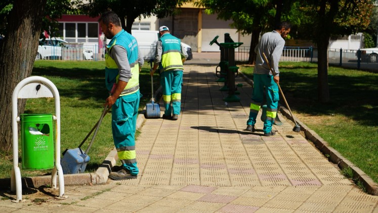 Parklarda Temizlik Seferberliği