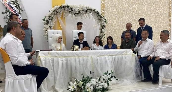 Kırmızı ve Karadağ Ailelerinin Mutlu Günü