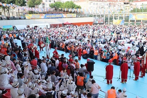 AK Parti Çocukların Yüzünü Güldürdü