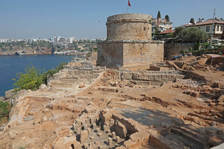 Hıdırlık Kulesi'nde Arkeolojik Kazıya Devam 
