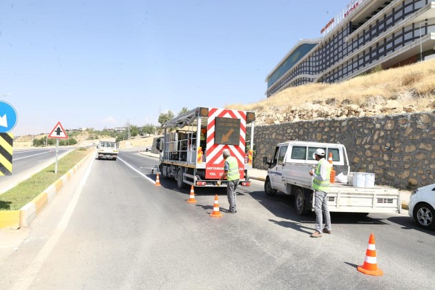 Petrol Caddesi'nde Yol Çizgileri Yenilendi