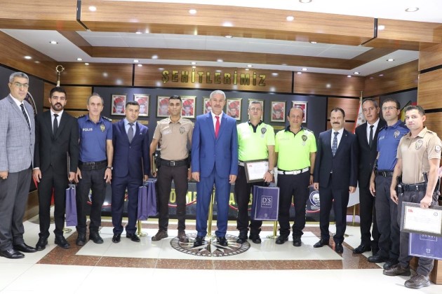 Başarılı Personeller Ödüllendirildi 
