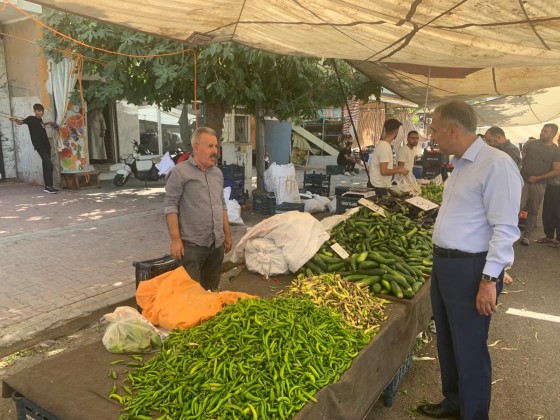 Vali Çuhadar Pazar Esnafıyla Muhabbet Etti  