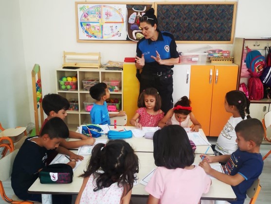 Polis Ekiplerinden Öğrencilere Bilgilendirme