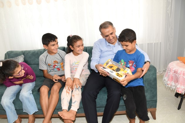Vali Çuhadar, Öksüz Ve Yetimlere Misafir Oldu