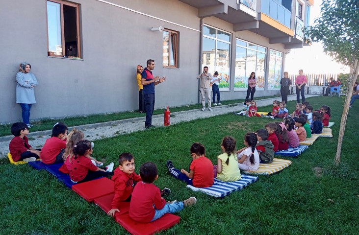 Minik Öğrencilere 'İtfaiyecilik' Eğitimi