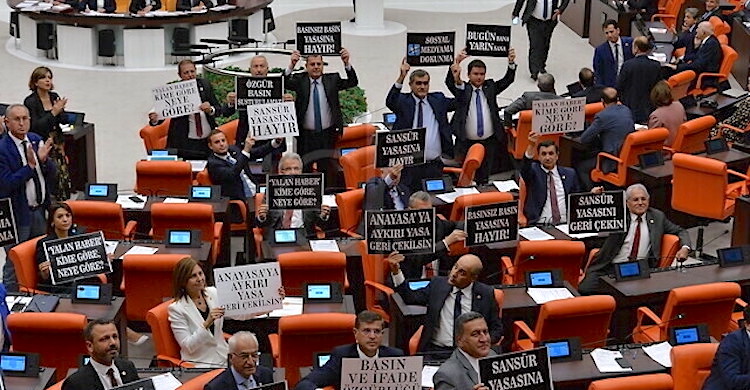 Basın Yasası Meclisten Geçti 