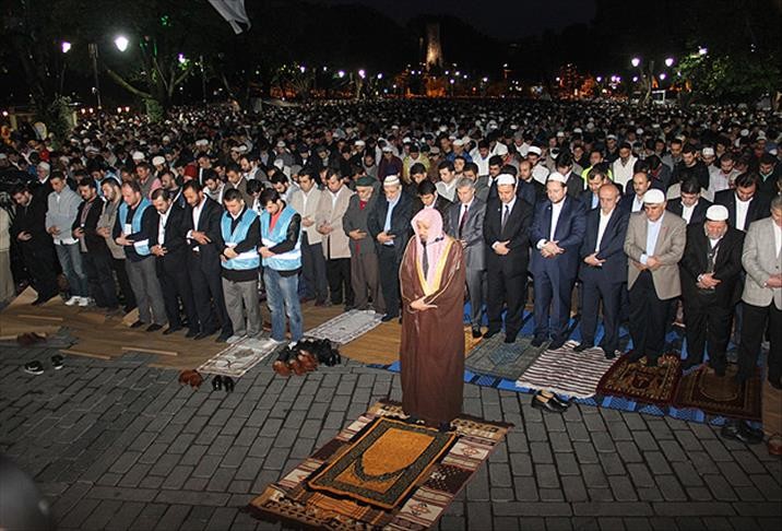 Ayasofya'da Namaz Kıldıran İmama Hapis Cezası 