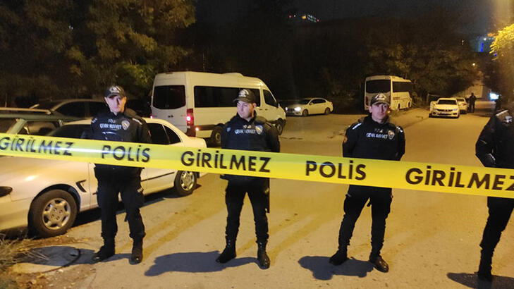 Bir Evde 5 Kişi Ölü Bulundu 