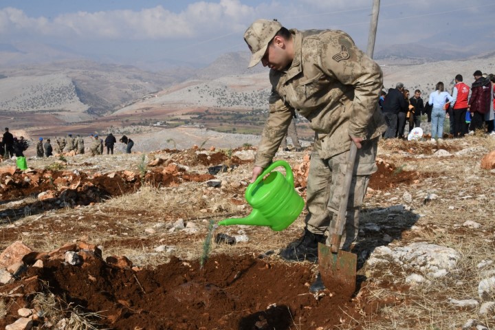 Adıyaman'da Binlerce Fidan Toprakla Buluştu