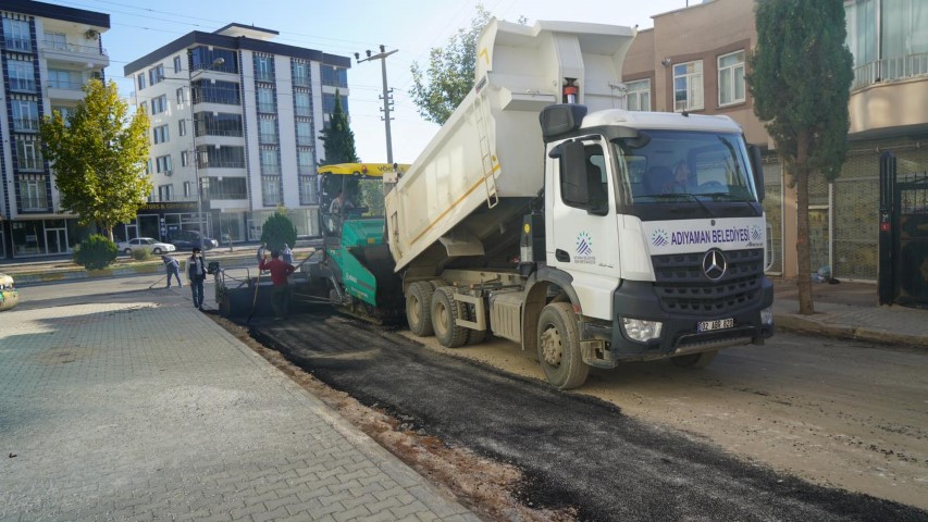 Fatih Mahallesi'nde Yol Yapım Çalışması