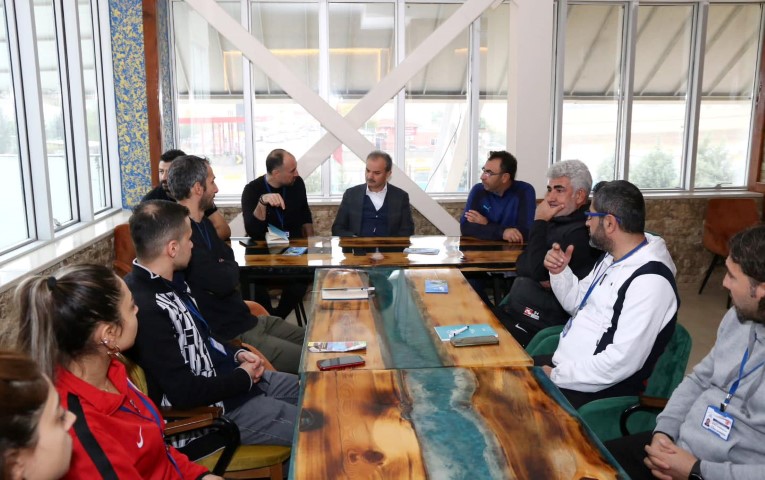 Kılınç, Kış Spor Okulları Hakkında Bilgi Aldı