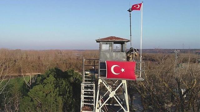 Sınırı Geçmeye Çalışan Beş Kişi Yakalandı