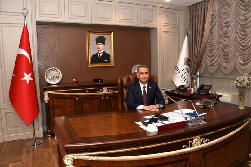 Vali Çuhadar Babasına Şiir Yazdı