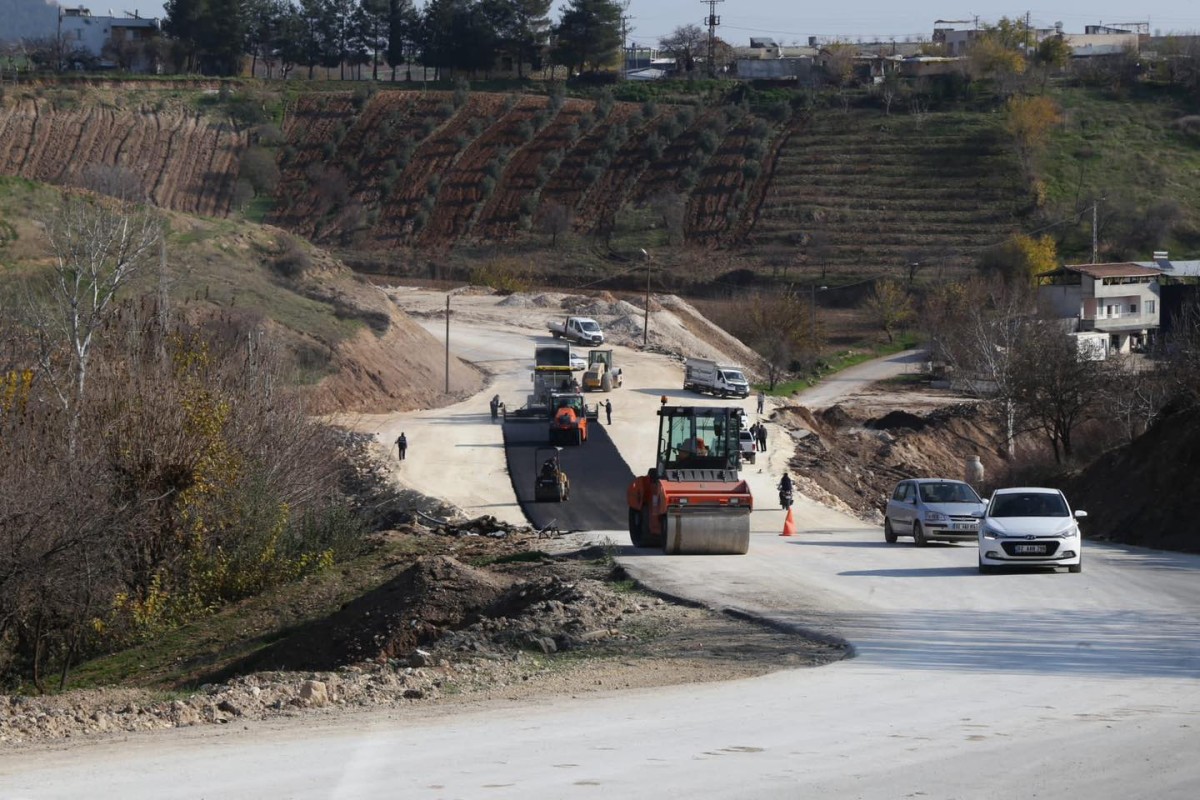 Şevenk Yolu Asfaltla Buluşuyor