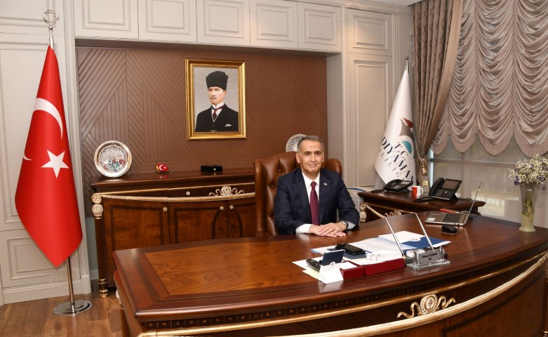 Vali Çuhadar'dan Yeni Yıl Mesajı