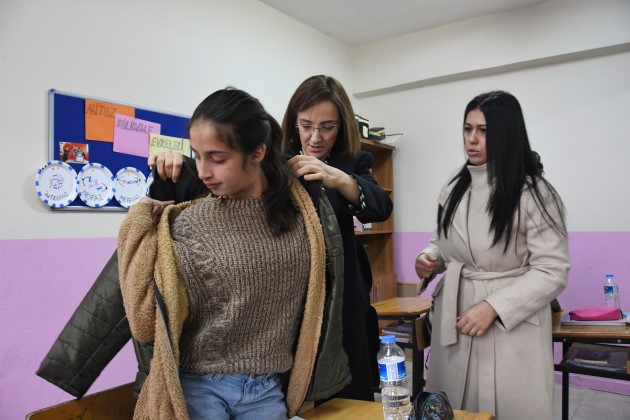 Köy Öğrencilerine Mutluluk Dağıttılar