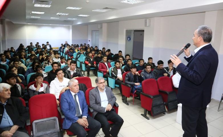 Kılınç Gençlik Makamında Öğrencilerle Buluştu
