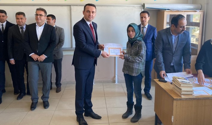 Samsat’ta Öğrencilerin Karne Heyecanı