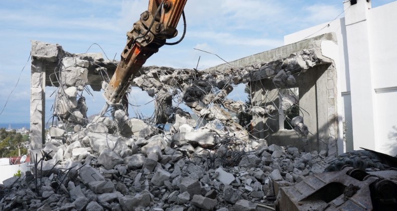 Belediye Ekipleri 738 Kaçak Yapıyı Yıktı