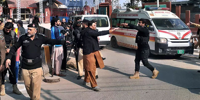 Camide Patlama: 17 Ölü, 80 Yaralı!