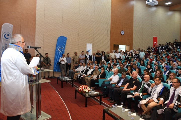 ADYÜ’de Mezunları İçin Yemin Töreni Düzenlendi