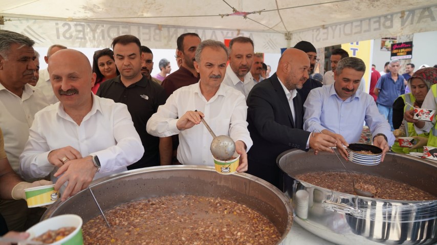 Başkan Kılınç’ tan Vatandaşlara Aşure İkramı