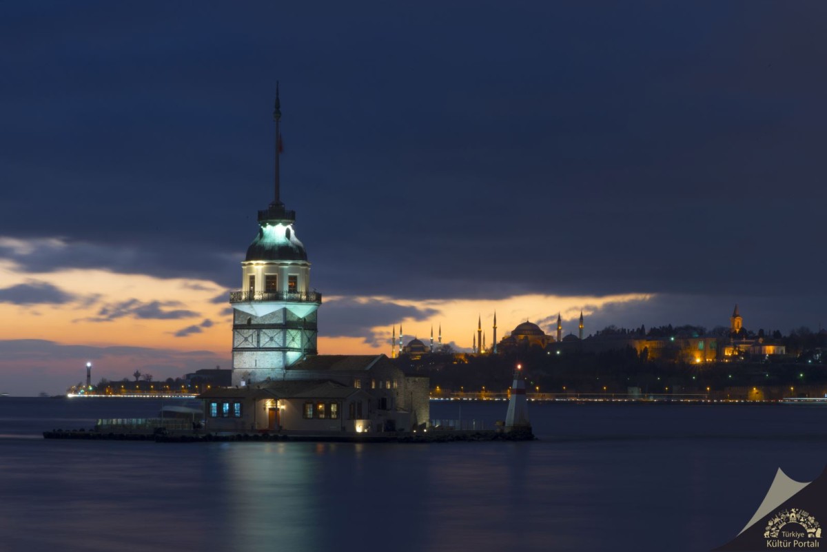 Kız Kulesi'ne Gece Turları Başladı