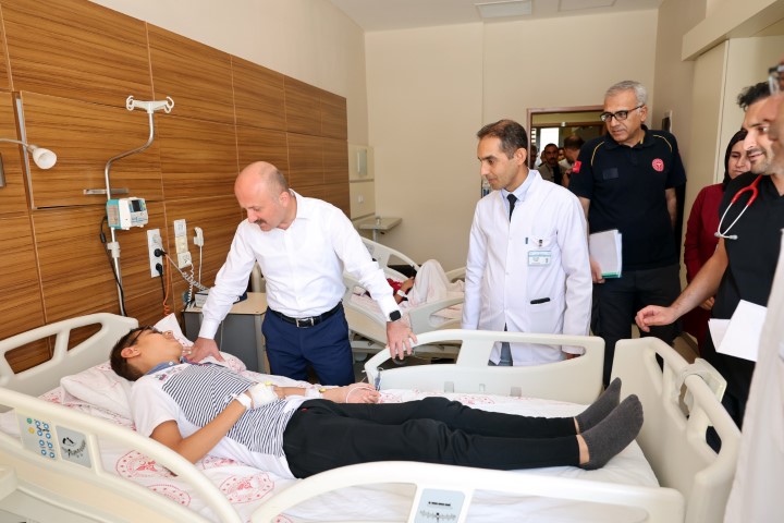 Vali Varol Hastaları Ziyaret Etti