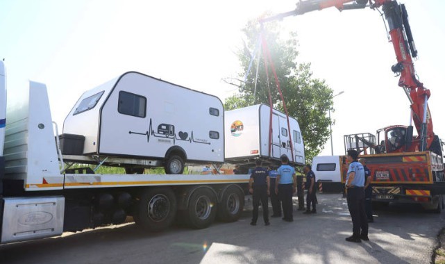 Konyaaltı Sahili'nde Karavanlar Kaldırılıyor