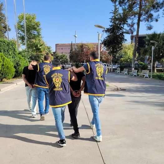 “Bebek Bezi Çalan Hırsızlar Yakayı Ele Verdi”