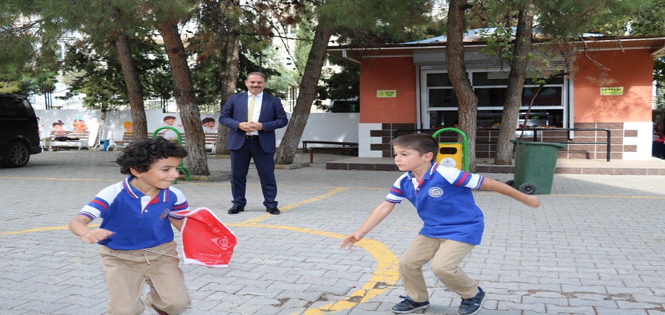 İl Müdürü Tosun, Öğrencilerle Oyun Oynadı