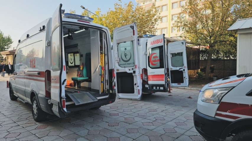 Kahta’da Otomobil Tarlaya Devrildi: 5 Yaralı