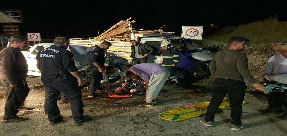 Kamyonet İle Otomobil Çarpıştı: 2 Yaralı 