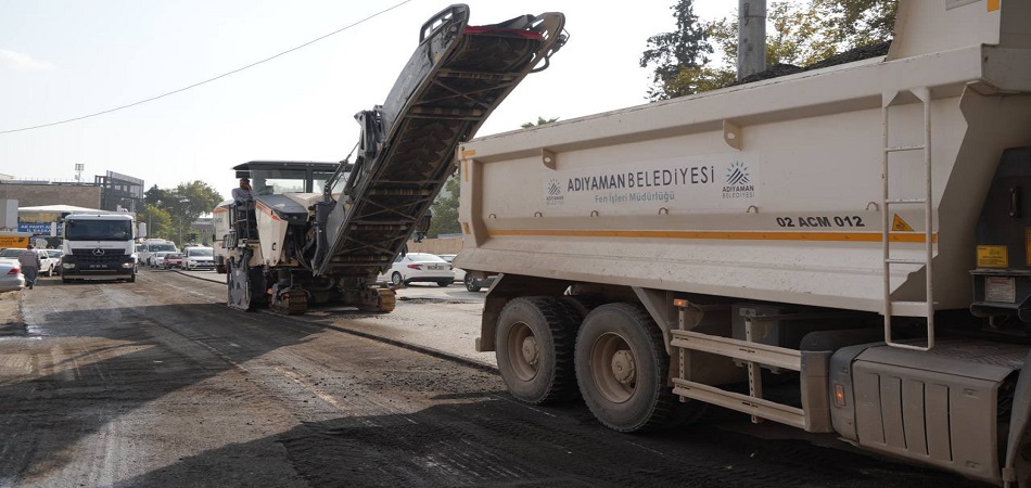 Belediyeden Asfalt Öncesi Freze Çalışmaları