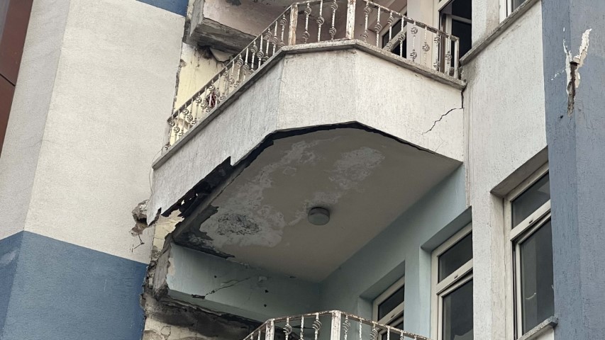 Ağır Hasarlı Binalar Tehlike Saçıyor 