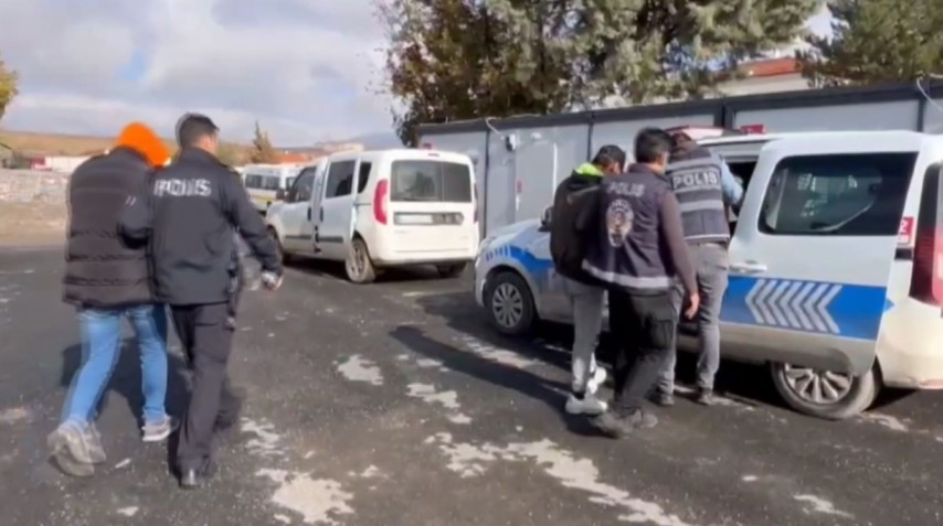 Hırsızlık Şüphelisi 3 Kişi Tutuklandı