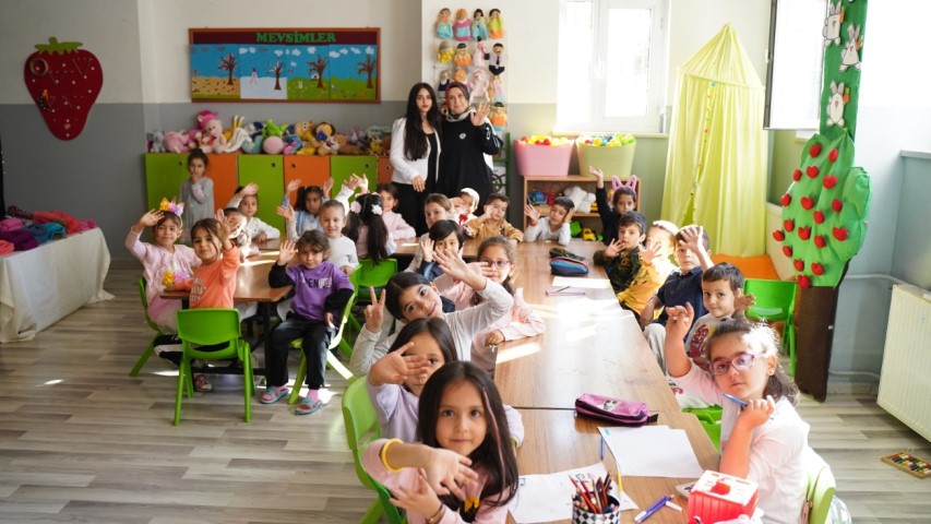 Köy Okullarıyla Örnek Dayanışma