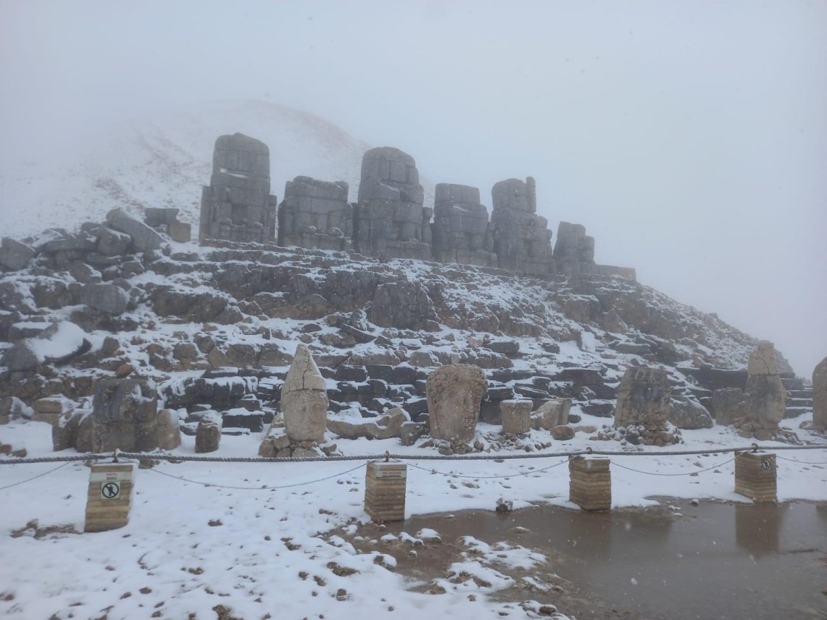 Nemrut Dağı Fotoğrafçıların Akınına Uğradı 