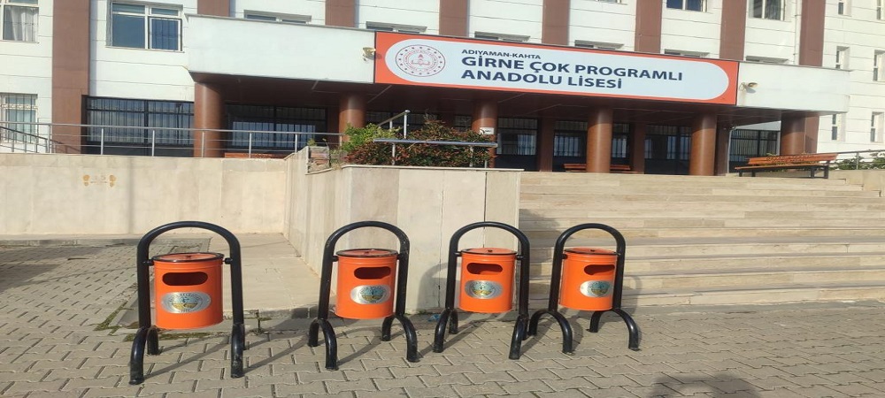 Çöp Kovası ve Oturma Bankları Dağıtımı