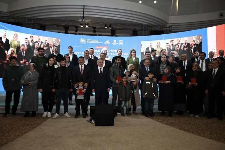 Bakan Özhaseki 22 Bin Konutun Temelini Attı 