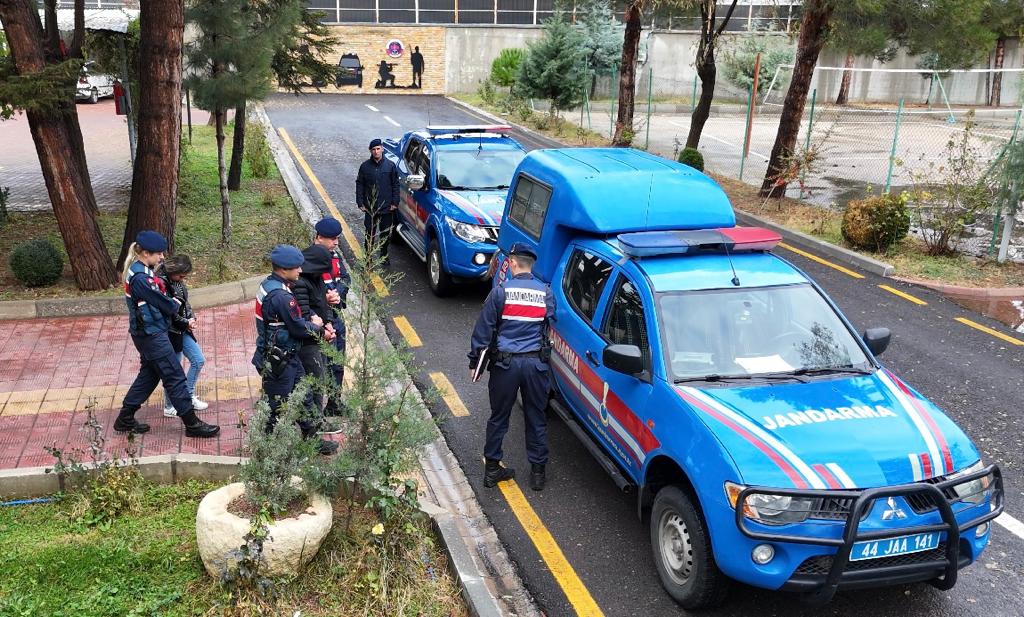 Kadını Darp Edip Evini Yağmaladılar 