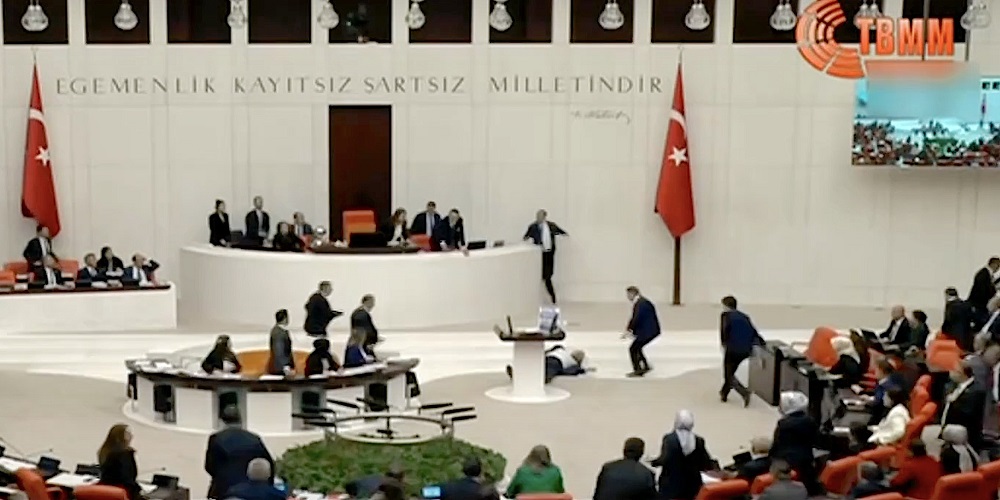 Kocaeli Milletvekili Bitmez Kürsüde Fenalaştı 
