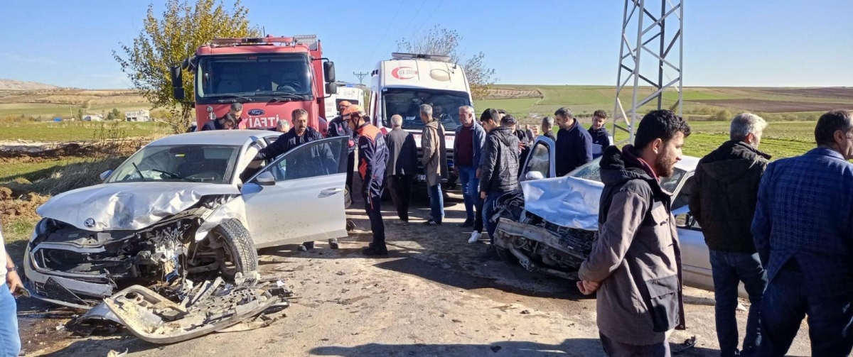 Adıyaman'da İki Otomobil Çarpıştı: 1 Ölü 