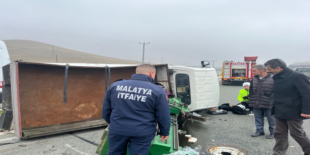 Devrilen Kamyonette 2 Kişi Yaralandı