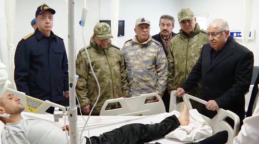 Güler ve Komutanlar Yaralıları Ziyaret Etti