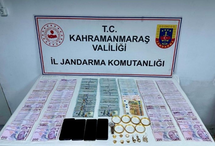 Dolandırıcıların Aracından Servet Çıktı 